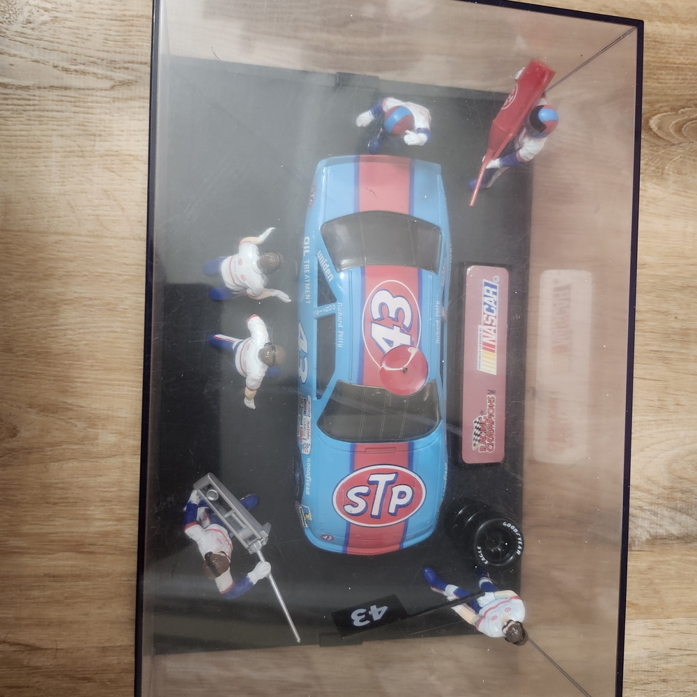 STP Racing Car Model with Pit Crew